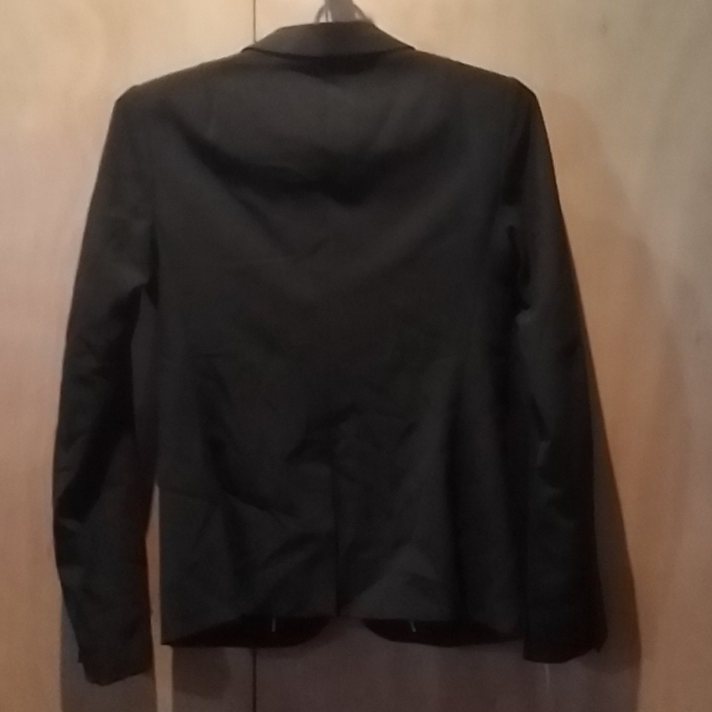 Women's multi functional pocket black blazer from Gap- size 0 (stretch). - Picture 6 of 6
